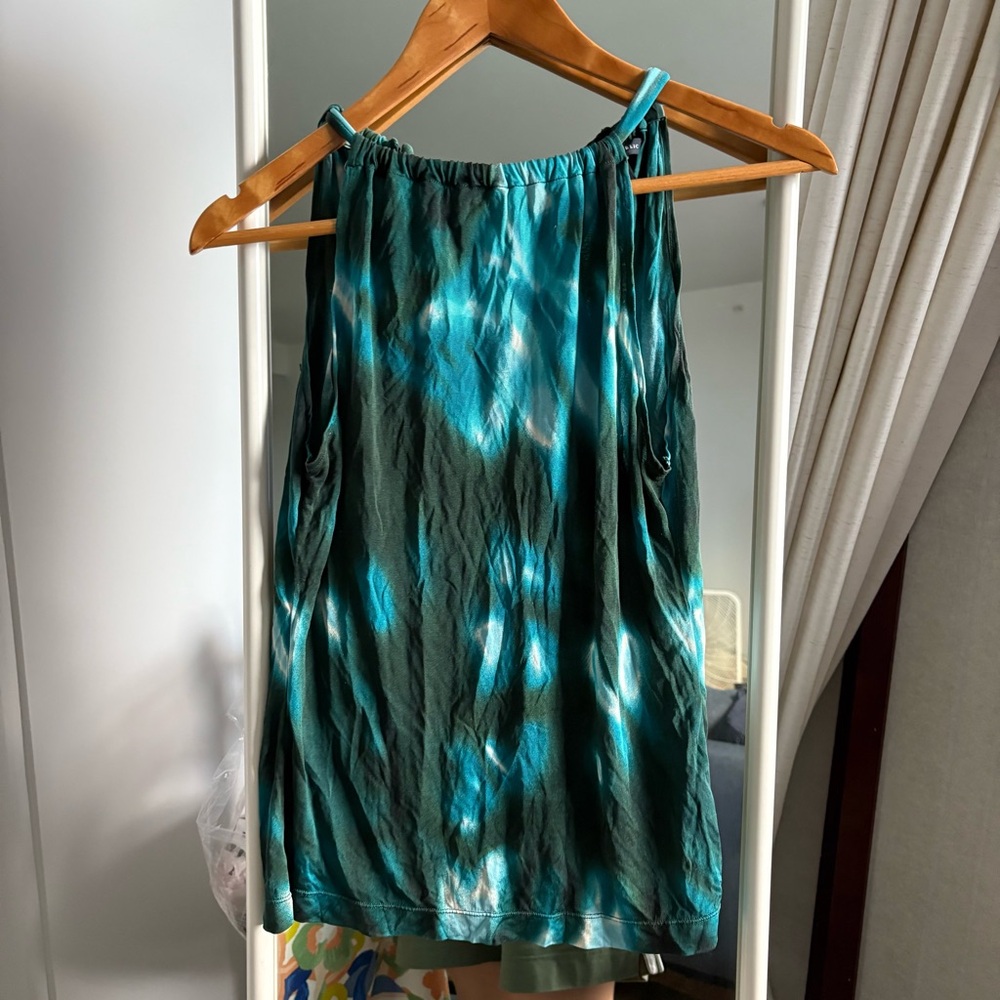 Banana Republic 2005 100% silk Teal and White Top